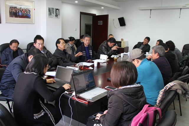 加強文藝批評懇談會在北京召開實現(xiàn)文藝事業(yè)的繁榮發(fā)展，離不開求真理、說真話的文藝評論。面對當下文藝發(fā)展和媒體環(huán)境，如何提升文藝評論的引領(lǐng)性、有效性？11月14日，文藝報社舉辦“加強文藝批評懇談會”，邀請專家暢談如何改進文藝批評本身的文風問題，以多種形式、多種渠道提高文藝批評的針對性和影響力，營造良好的批評氛圍。[詳細]