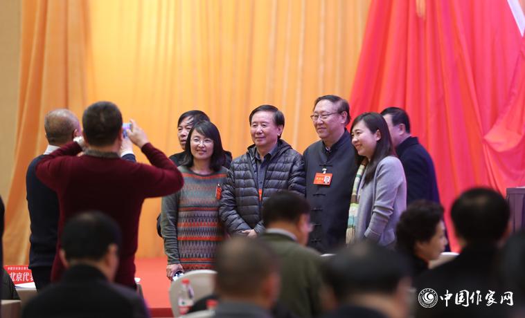 11月29日，與會(huì)者會(huì)場(chǎng)拍照留念