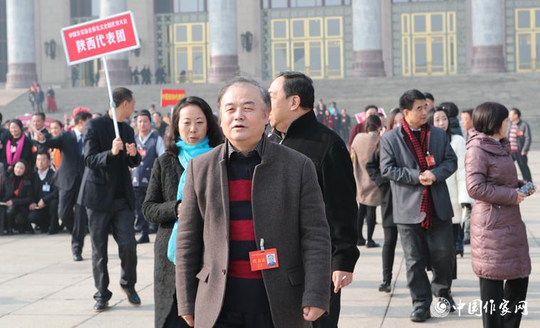 11月30日，大會(huì)開(kāi)幕式結(jié)束，與會(huì)代表走出會(huì)場(chǎng)。