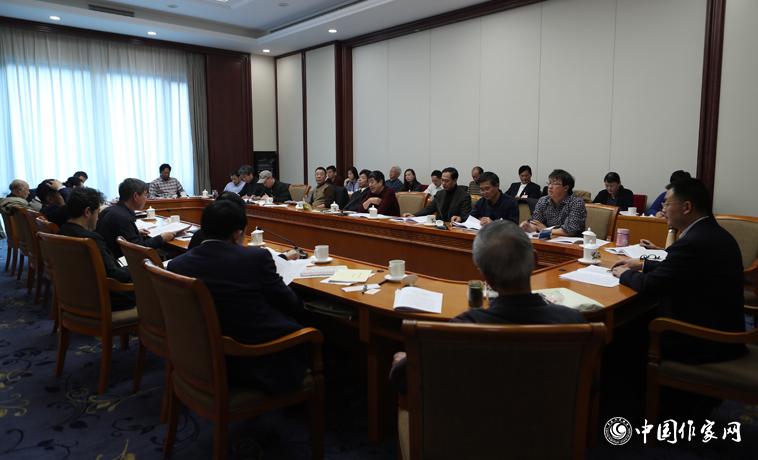 11月30日下午黑龍江、四川代表團(tuán)分組學(xué)習(xí)討論。
