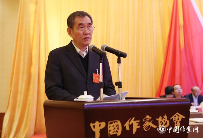 中國(guó)作協(xié)第九次全國(guó)代表大會(huì)舉行第二次全體會(huì)議，錢(qián)小芊作工作報(bào)告