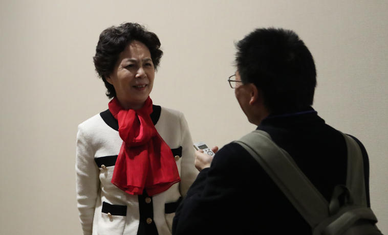 12月1日，代表范小青接受媒體記者采訪。