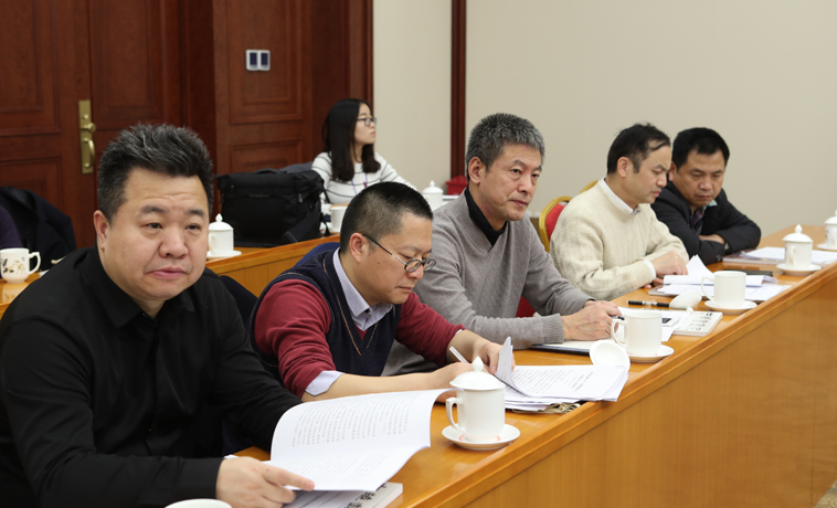 12月1日，中國(guó)作協(xié)代表團(tuán)分組學(xué)習(xí)討論。