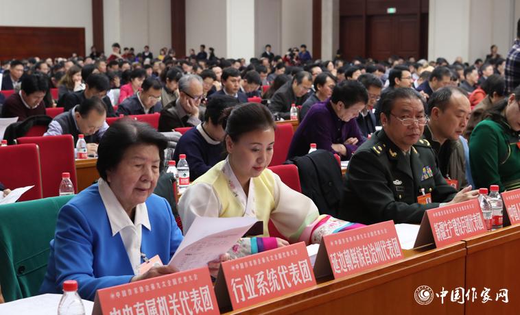 12月3日，中國(guó)作家協(xié)會(huì)第九次全國(guó)代表大會(huì)閉幕。
