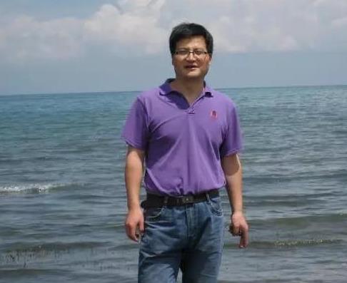 王鵬程：我傾向事實感的批評         文學批評作為一種審美體驗和價值判斷，“知多偏好，人莫圓該”。那么，批評諸要素中最關鍵的是什么？學識、視野，抑或眼光、方法？竊以為，最關鍵的還是事實感——藝術(shù)經(jīng)驗里真理性內(nèi)涵的呈現(xiàn)。如伽達默爾所言：藝術(shù)作品的真理性既不孤立地體現(xiàn)在作品上，也不孤立地存于審美主體上，而是存在于過去與現(xiàn)在的溝通，以及“不斷更新的被經(jīng)驗的實在性”上。由此可見，事實感是一種無形的“軟能力”，是一種看起來極為普通而又十分難得的批評才能。但它無疑是批評的生命線，關系到批評的可信度和有效性。　　　　　　　　　　　　　　　　　　[詳細]