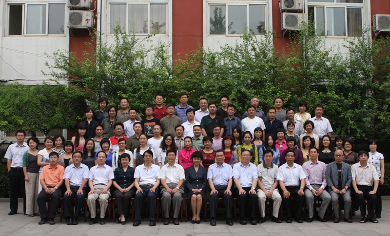 魯迅文學(xué)院第十四屆高研班學(xué)員名單　周曉楓　石松茂　孫　輝　何小燕　劉建東　韓思中　尉　然　王秀梅　王宗坤　張　渺　黃靈香　孫學(xué)麗　應(yīng)湘平　趙福成　黃孝陽　李鳳群　丁　利　歐陽娟　苗秀俠　王玲兒　練建安　毛　娟　彭曉玲　魏　微　潘瑩宇　蔡　葩　胡性能　郭嚴(yán)隸　次　旦　央　宗　龍志敏　高　鴻　鄒弋舟　熊紅久　戴江南　張毅靜　曹宏波　劉永濤　才　凡　張玉成　杜文娟　朱玉華　秦錦麗　郭金龍　尹順國(guó)　辛　茹　盧一萍　阮德勝　馬　娜　周　迅　汪　洋