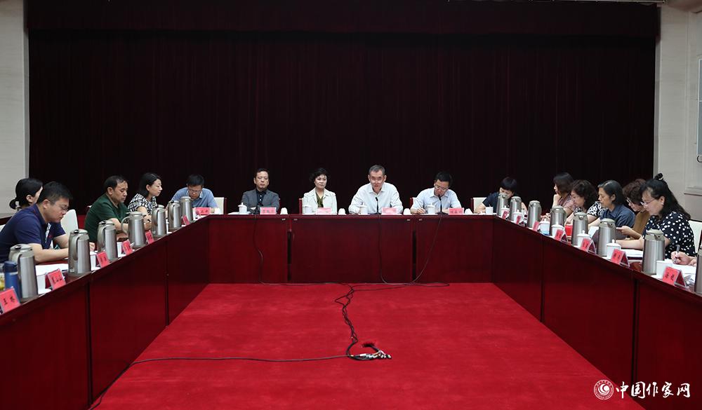 7月24日，第十屆全國優(yōu)秀兒童文學獎評獎委員會第一次全體會議在京舉行