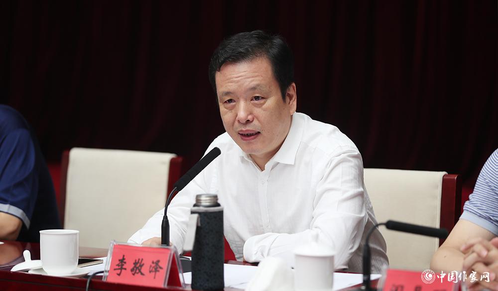 8月4日，李敬澤主持第十屆兒獎評委會第六次全體會議