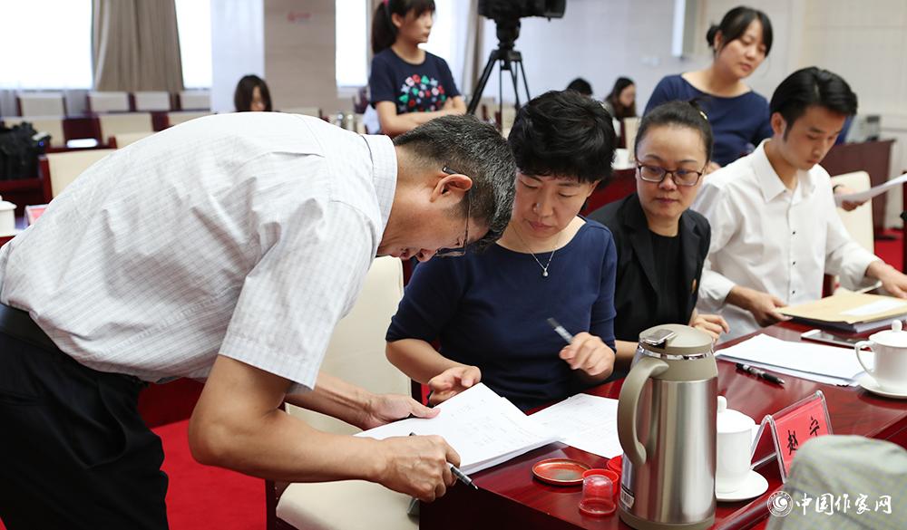 8月4日，紀律監(jiān)察組人員審核選票結(jié)果