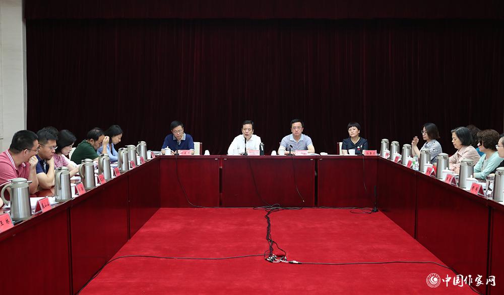8月4日，第十屆全國優(yōu)秀兒童文學獎評委會第六次全體會議召開，投票產(chǎn)生獲獎作品