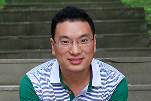 科幻文學：獲獎作品《拯救天才》作者：王林柏         獲獎感言　　在我不長不短的人生經(jīng)歷中，兒童時期讀書的記憶一直是鮮活的，可以浮想聯(lián)翩，可以異想天開，可以廢寢忘食，可以魂牽夢繞，那是一種最純粹的快樂。即使現(xiàn)在，我還是會常常品味兒時讀書帶給我的美好回憶。也許就是從那時開始，我在心底埋藏了這樣一個愿望，我希望能帶給其他孩子同樣的快樂。
