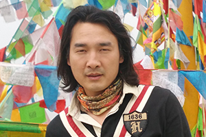 報告文學：獲獎作品《夢想是生命里的光》作者：舒輝波         獲獎感言　　優(yōu)秀的文學作品是藝術的，也一定是科學的。在今后的寫作中，除了多讀書、勤思考，把自己的寫作放在世界范圍內(nèi)來考量，視界開闊之外，還得多做田野調(diào)查，去看、去問、去聽，去發(fā)現(xiàn)、去感覺、去歡笑、去流淚。和孩子們共悲欣，同成長。