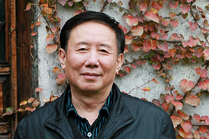 小說：獲獎作品《吉祥時光》作者：張之路         獲獎感言　　從長篇小說《第三軍團》開始到今天的《吉祥時光》，我曾幾次獲得這個珍貴的獎項。幾十年來，這個獎始終伴隨著我、鼓舞著我，我珍視她，以她為榮。她激勵著我，讓我寫出更多更好的兒童文學作品。童年是一個人最為寶貴的時光。我寫過各種類型的兒童文學，但是書寫自己的童年卻是我多年的愿望。