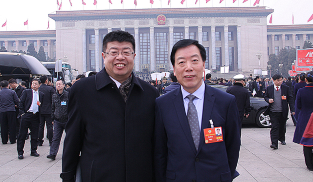 政協(xié)委員陳崎嶸（右）、張頤武