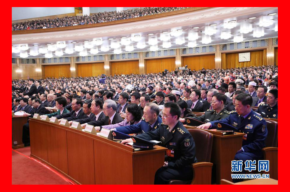 3月20日，第十三屆全國人民代表大會第一次會議閉幕會。這是代表在表決。