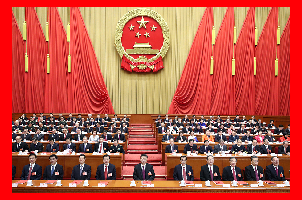 3月20日，第十三屆全國人民代表大會第一次會議閉幕。習近平等黨和國家領導人在主席臺就座。