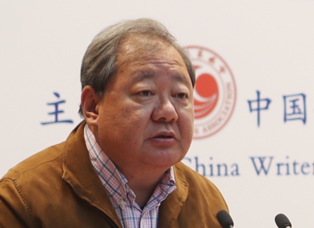 吉狄馬加：文學(xué)是讓我們靈魂相通的紐帶今天是一個復(fù)雜的世界，人類面臨著共同的困境、機遇和挑戰(zhàn)，命運前所未有地聯(lián)結(jié)在一起。[詳細]