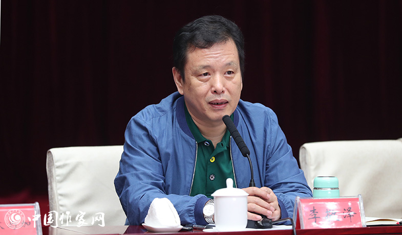 7月28日，李敬澤在全體會上就《魯迅文學(xué)獎評獎條例》和《評獎細(xì)則》做講解說明