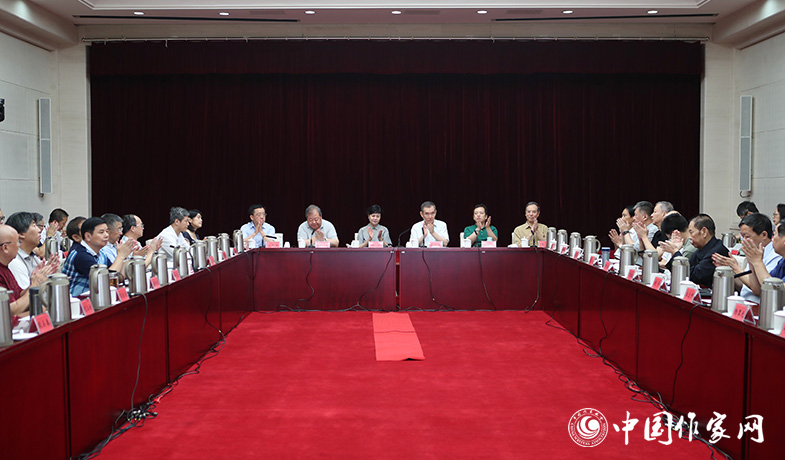 7月28日，第七屆魯迅文學(xué)獎各評獎委員會第一次全體會議在京舉行