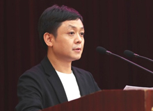 楊慶祥：這是一個(gè)人民的世紀(jì)　　時(shí)代從來(lái)不主動(dòng)呈現(xiàn)其面容和形式。光榮屬于那些執(zhí)著探索和艱苦書寫的靈魂。[詳細(xì)]