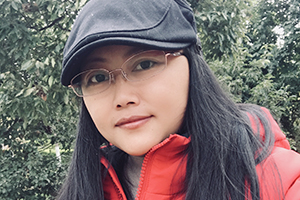 散文獎：《檐上的月亮》作者：阿微木依蘿(彝族)         獲獎感言　　“不知道為何寫作”才是寫作的理由。一切仿佛命定，仿佛在人生的岔道上無意中走上寫作這條路。這才符合我的狀態(tài)。人總歸是盲目的，睜著一雙眼睛也是盲目的，因此需要捫心思索，需要開眼，需要明智。寫作就是重新將自己從嬰兒期長大……