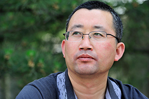 詩歌獎：《西北辭》作者：馬占祥(回族)         獲獎感言　　回顧30年來的詩歌創(chuàng)作，我始終對生存的土地和身邊人群抱有感恩之心：他們不但成就了我，也成全了我的詩歌。詩歌是我向他們致敬的惟一方式。我將繼續(xù)寫下去，用文字回報他們贈予我的溫暖和信心。由衷地要說的一句話是：在這個偉大的時代、偉大的國度寫作詩歌是我無上的榮耀……