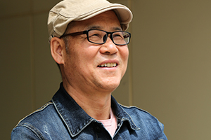 長篇小說獎：《青色蒙古》作者：海倫納（蒙古族）         獲獎感言　　長篇小說《青色蒙古》以科爾沁草原上潮爾沁（演奏馬頭琴說唱的民間藝人）世家三代人為主線，濃縮了清朝初期科爾沁蒙古人近百年的歷史和心靈世界，筆下的人物仿佛帶著那個時代的風(fēng)塵一一躍然紙上，我也自然而然地走進(jìn)了他們的生活，體驗著他們的情感，體會著生命的價值……