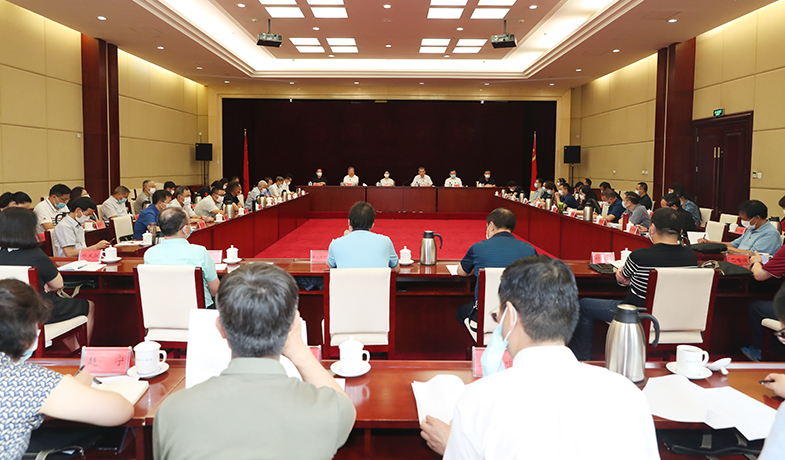8月12日，第十二屆全國少數(shù)民族文學(xué)創(chuàng)作駿馬獎評獎委員會第一次全體會議在京舉行