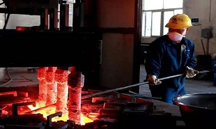 作家汪峰、賀璞走進江西銅業(yè)和安源煤礦采訪