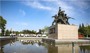 英雄地綻放幸?；?紅土地變身美家園