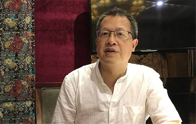 羅偉章《誰在敲門》：每個時代下的人們，骨髓里都敲打著古歌
