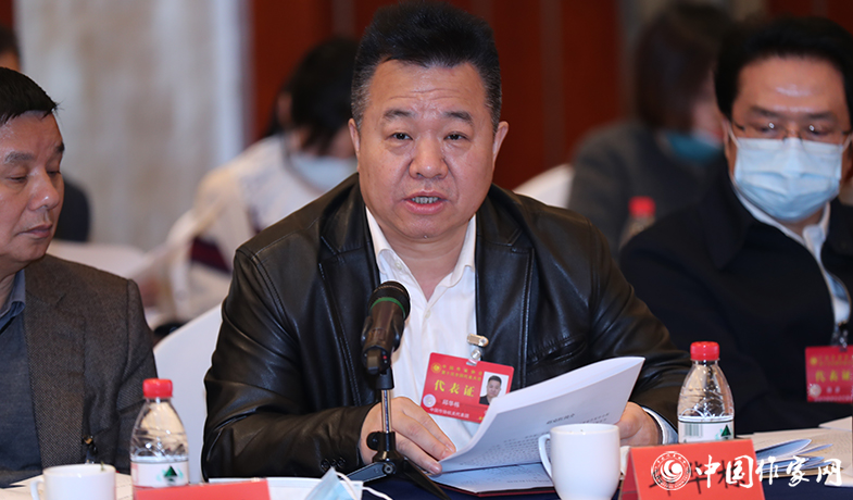 12月12日，中國作家協(xié)會第九屆主席團第九次會議在北京舉行。中國作協(xié)書記處書記邱華棟在會議上宣讀文件