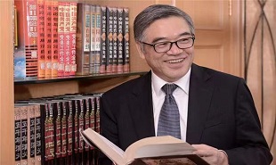 全國政協(xié)常委、副秘書長，民進(jìn)中央副主席，中國陶行知研究會會長朱永新