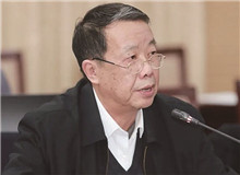 胡平：《講話》精神的發(fā)揚光大《講話》是毛澤東同志影響最深遠的著作之一，文藝界從未間斷過對其精神的學習、理解和貫徹。[詳細]