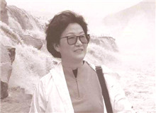 【凌　力】	吳秉杰丨《凌力：尋找歷史與現(xiàn)實有價值聯(lián)系的一面》；	劉詩宇丨《<少年天子>：皇權(quán)下的“精神病象”》。