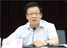 【張　平】	張麗軍丨《張平長篇小說：無比廣闊的現(xiàn)實主義道路》；	閻秋霞丨《張平：對百姓立場、中國敘事、民本美學(xué)的堅守》。