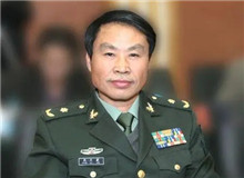 【周大新】	李丹夢丨《周大新小說的文化闡釋——由<湖光山色>說開去》；	李杰俊丨《作為“還鄉(xiāng)”的周大新小說》。