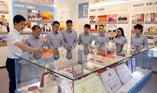 中國作協(xié)主題實踐活動走進(jìn)中石化洛陽工程公司