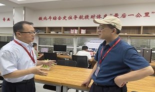 作家李春雷參加2022“中國一日·科技強(qiáng)國”大型文學(xué)主題實踐活動