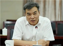 潘凱雄：別開生面的紅色敘事　　節(jié)奏上無論是快抑或是慢，其語言則是一如既往的優(yōu)雅、精準(zhǔn)和凝練……[詳細(xì)]