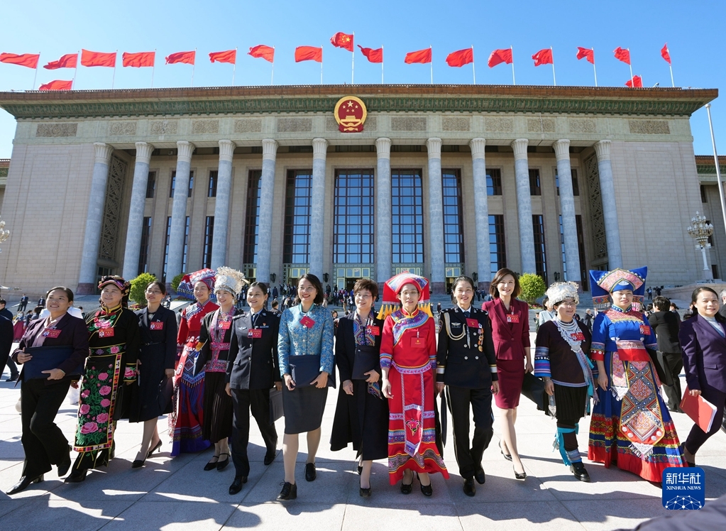10月22日，中國共產(chǎn)黨第二十次全國代表大會閉幕會在北京人民大會堂舉行。這是閉幕會后，代表走出人民大會堂。