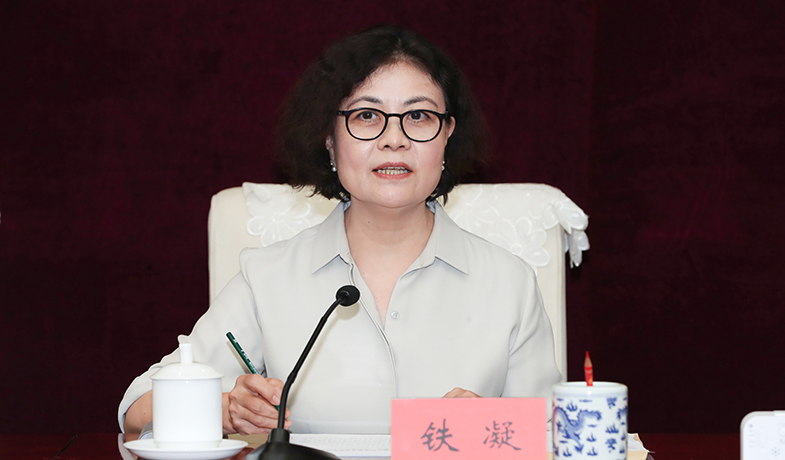 8月25日，中國作協(xié)主席鐵凝在會(huì)上講話