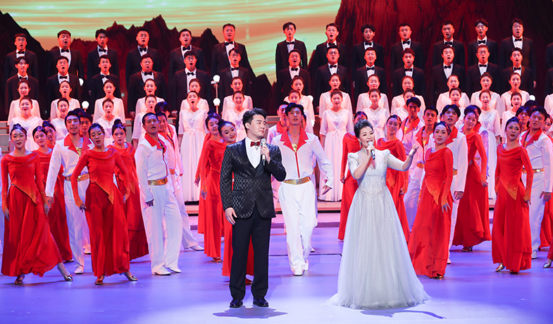 王麗達(dá)、張英席演唱歌曲《不忘初心》