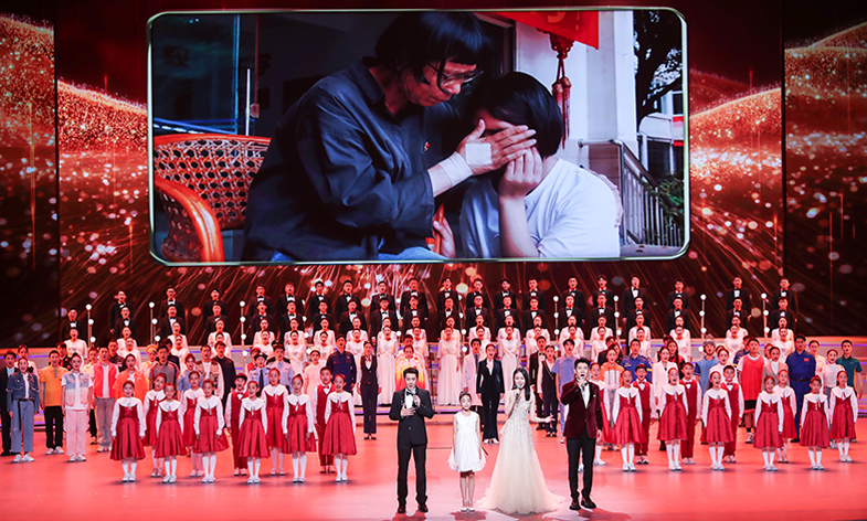 蔡國慶、龔爽、馬佳、田覓蜜演唱歌曲《新征程，我們一起遠(yuǎn)航》