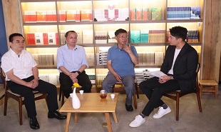 王躍文、歐陽(yáng)黔森、阿來(lái)一同“名家話巨變”
