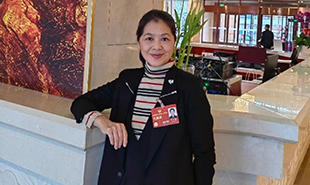 全國政協(xié)委員，中國作協(xié)副主席，黑龍江省政協(xié)副主席，省作協(xié)主席遲子建