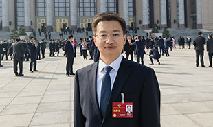 全國政協(xié)委員、山西省作協(xié)主席李駿虎　