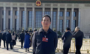全國政協(xié)委員、北京十月文藝出版社總編輯韓敬群 