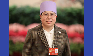 全國人大代表，寧夏回族自治區(qū)婦聯(lián)副主席，吳忠市紅寺堡鎮(zhèn)人民政府文化站站長馬慧娟