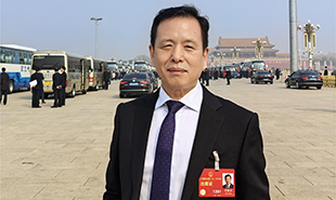 全國人大代表，中國作協(xié)黨組成員、副主席、書記處書記李敬澤